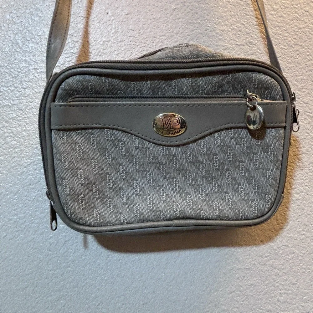 Vintage Via Prima Tan Crossbody Purse Handbag Bag Leather Zipper Pockets Clean - Picture 3 of 13